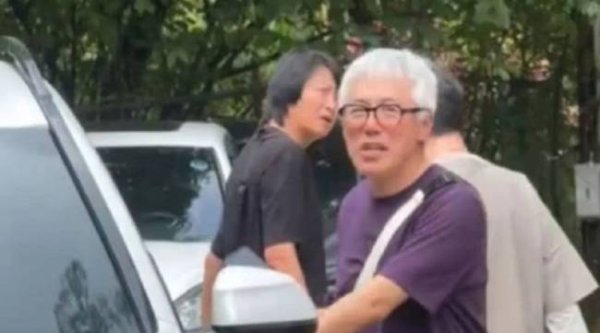 今日云策 经纪人回应张宇满头白发：停工后鲜少再染黑发