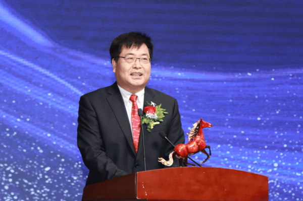 展鵬配资 先手即全局：赛微电子杨云春的“起跳时刻”